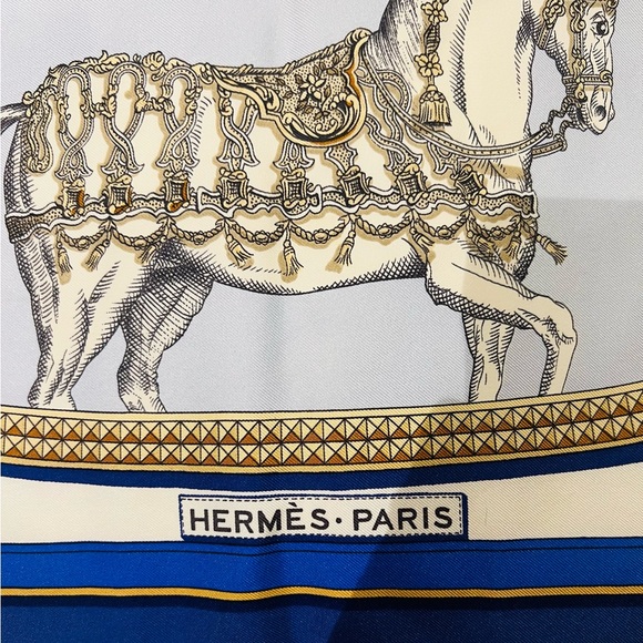 Hermes ‘ Grands Apparats Gorgeous blue, white, and gold square silk scarf 90 cm - Picture 14 of 15